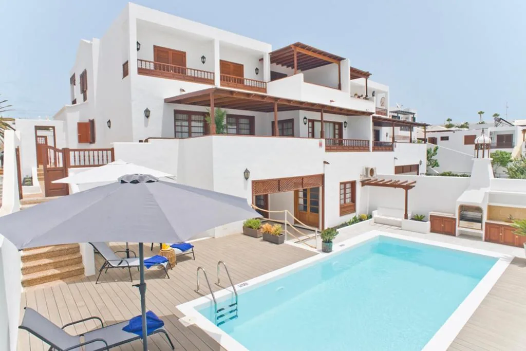 Villa — Villa Pilar