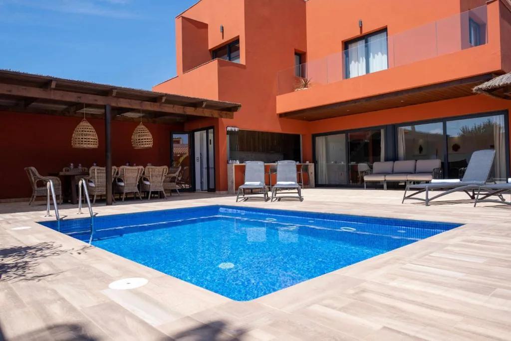 デラックスヴィラ — Villa privada de lujo con piscina, Villa Wabi Sabi
