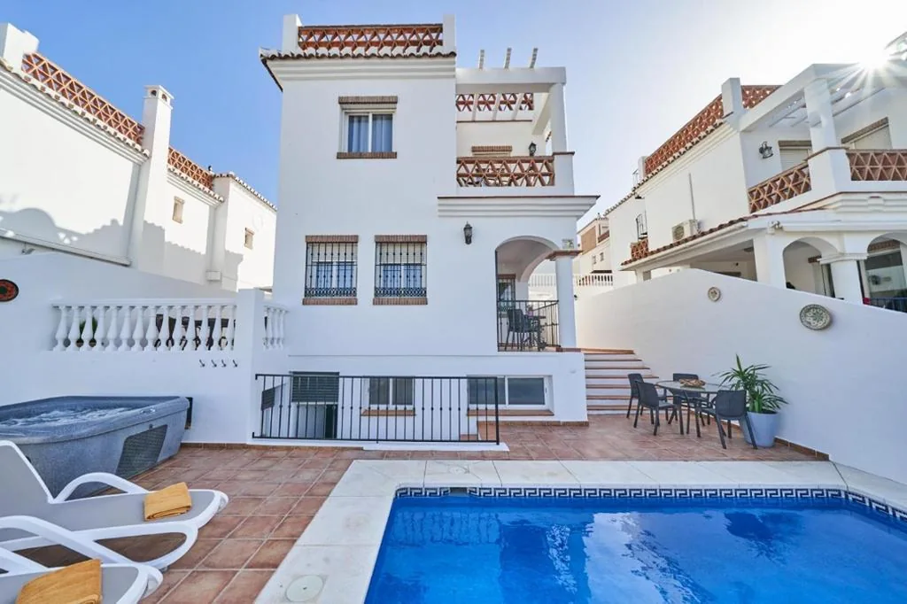 Villa Pura - Private Jacuzzi & Heated Pool