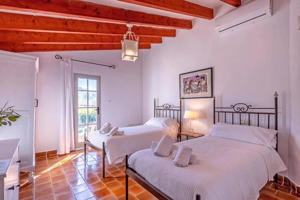 Villa Rafaleta by Villa Plus