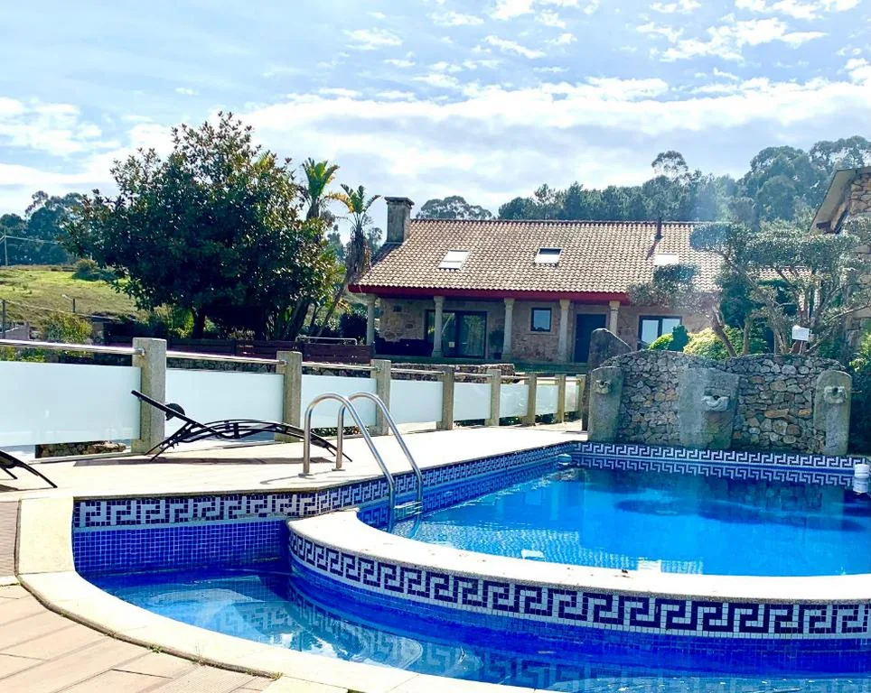 Villa — VILLA RAICES. Agradable casa con piscina