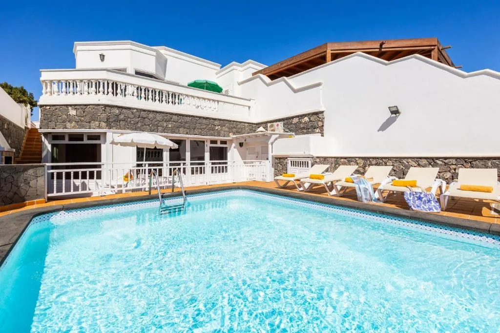 Villa — Villa Ramos Uno