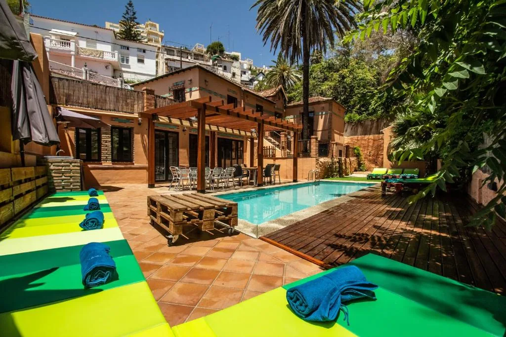 Villa con piscina privada — Villa Regionalista principios Siglo XX 1919 -Pedregalejo-Baños del Carmen-A UNOS METROS DEL MAR!!! PISCINA CLIMATIZADA BAJO PETICION