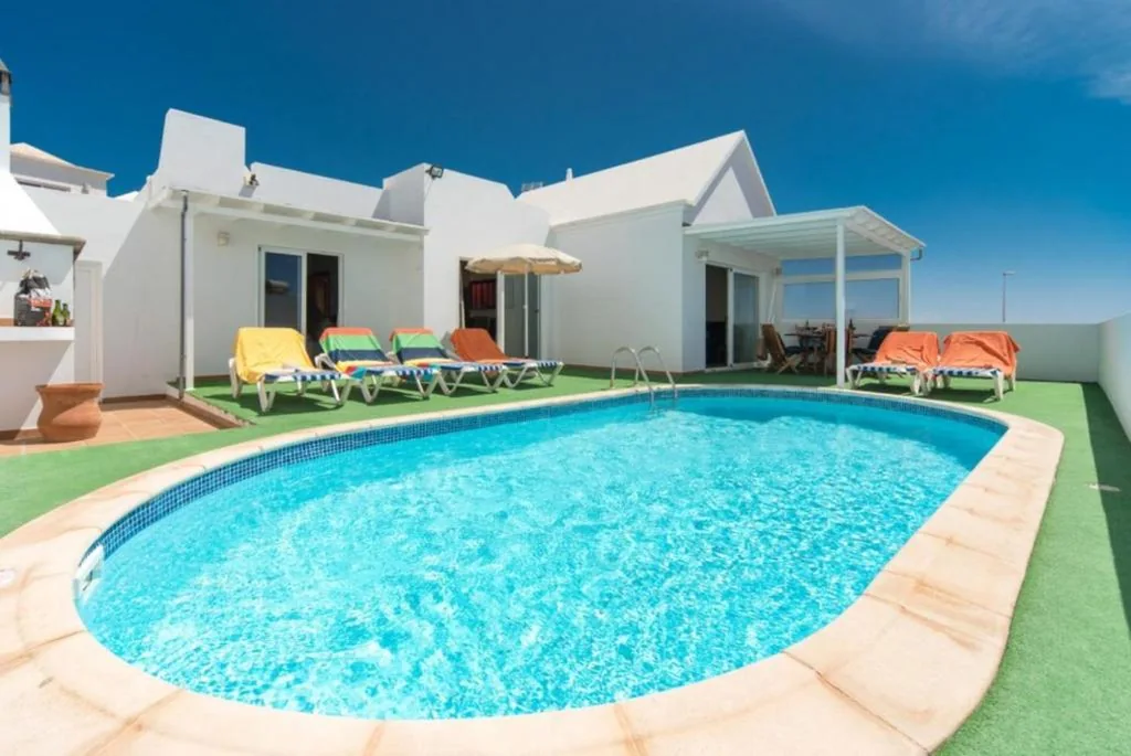 Villa — Villa Reyes