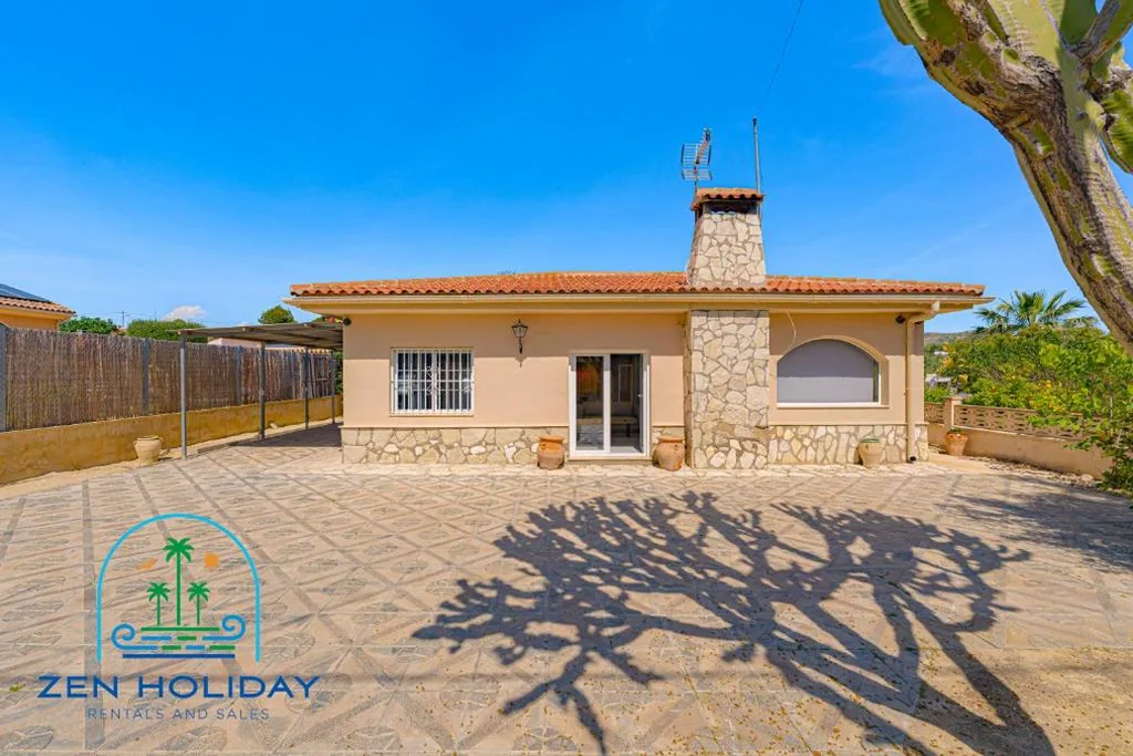 Villa — Villa Reyets 4 bed 3 bath Private Pool