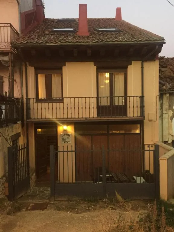 Villa — Villa Riaza