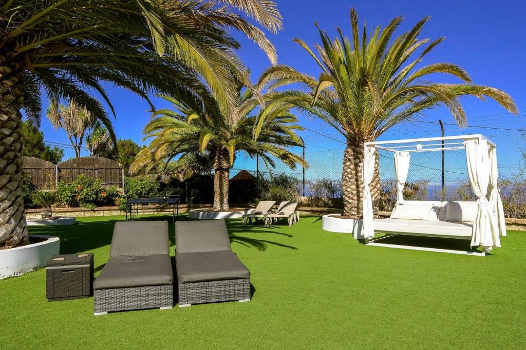 Villa Rural Casa Blanca by Tenerife Rental & Sales