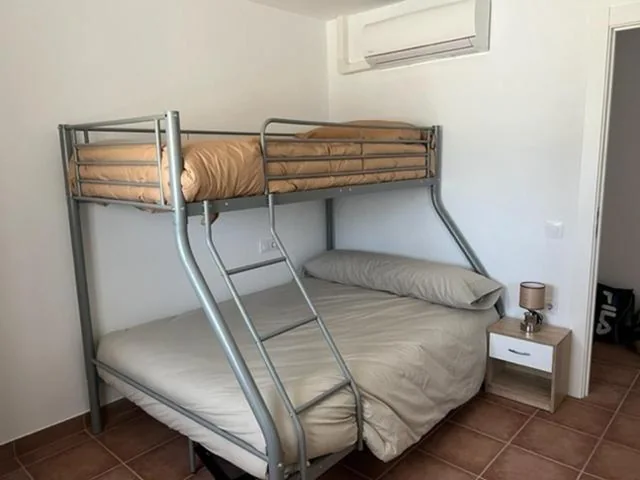 VILLA RURAL con amplia piscina