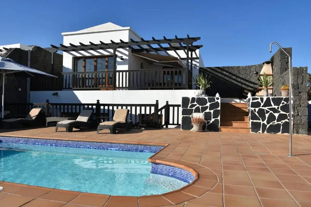 Villa — Villa Sea Breeze Ocean View