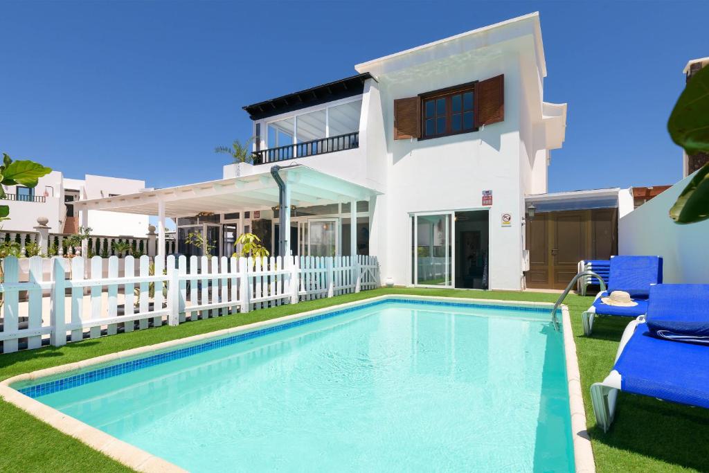 Villa Siroi, Puerto Del Carmen, heated pool, 10mn from the sea en Puerto del Carmen