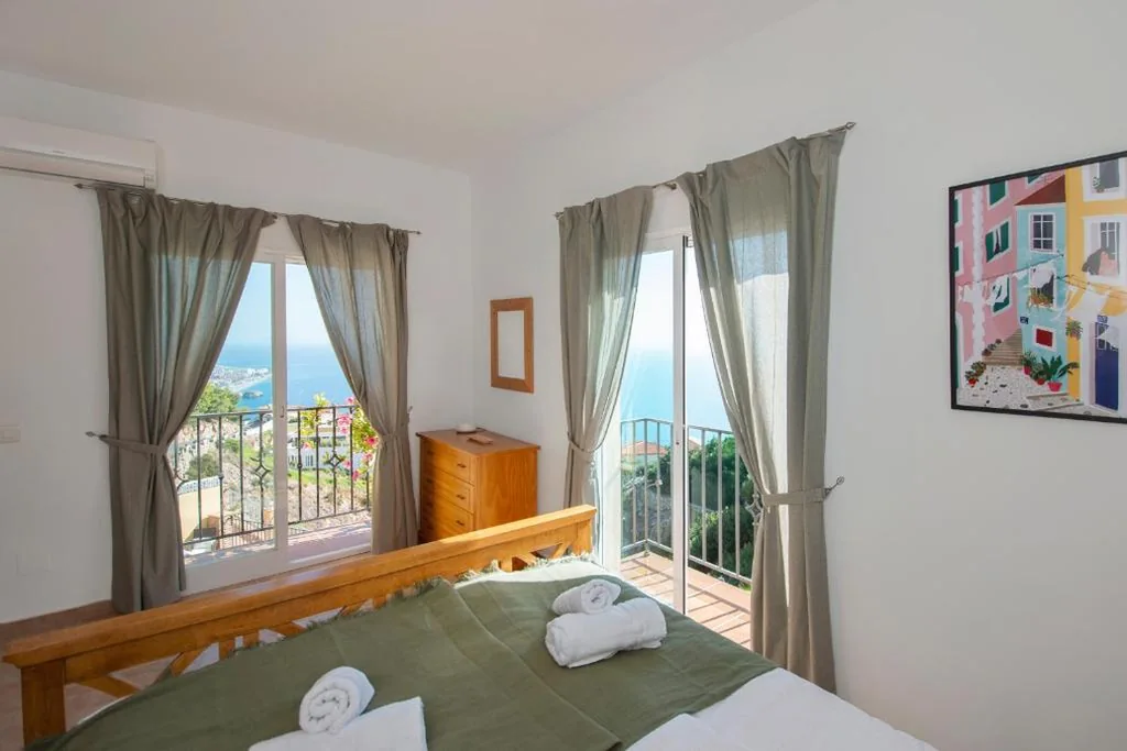 Villa Sol y Mar with heated pool and jacuzzi