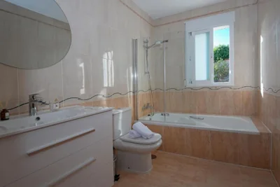 Villa Sol y Mar with heated pool and jacuzzi — Foto 3
