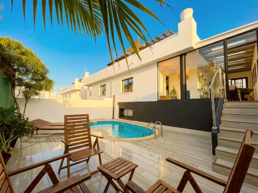 Villa — Villa Solana - Private Pool & Rooftop near the Beach