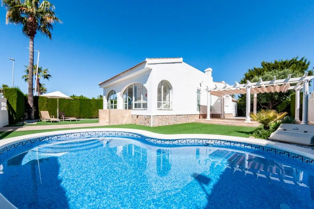 Villa con piscina privada — Villa Sunset