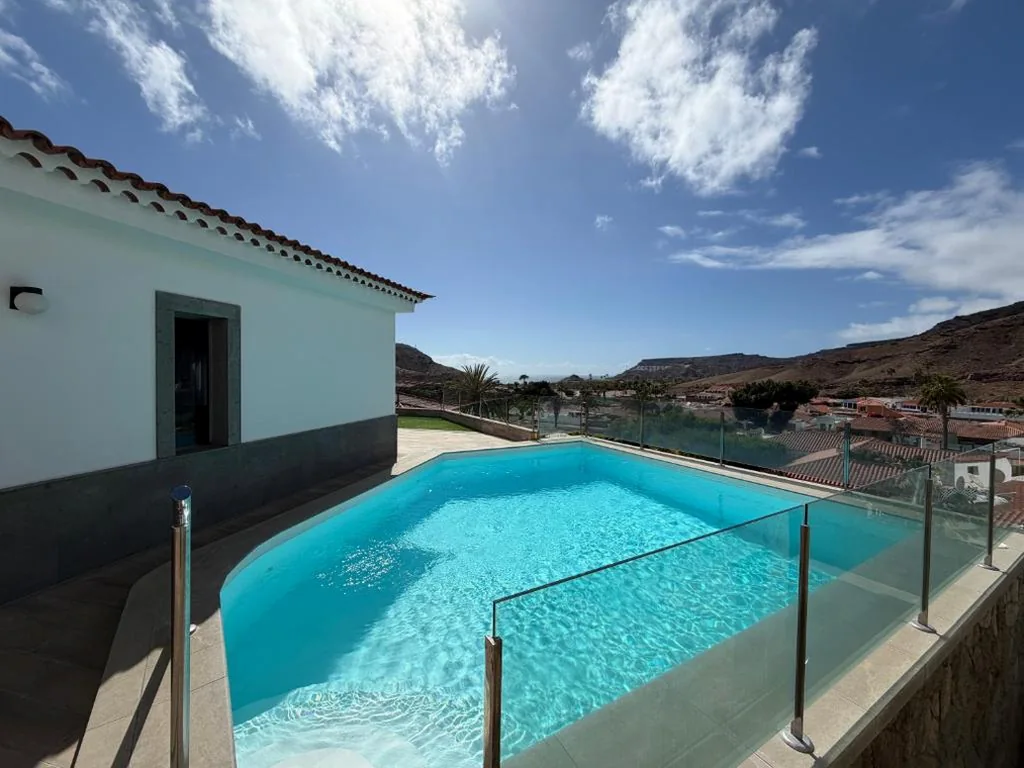 Villa con piscina privata — Villa Sunset Tauro