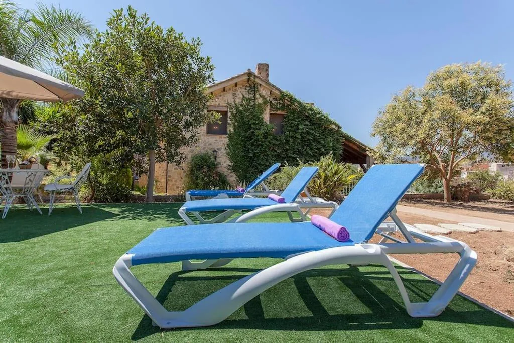 Villa — VILLA TAMARIT