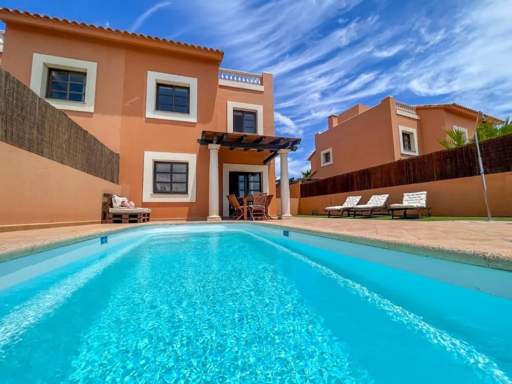 Villa com piscina privada — Villa Tarabilla with private pool & ocean views