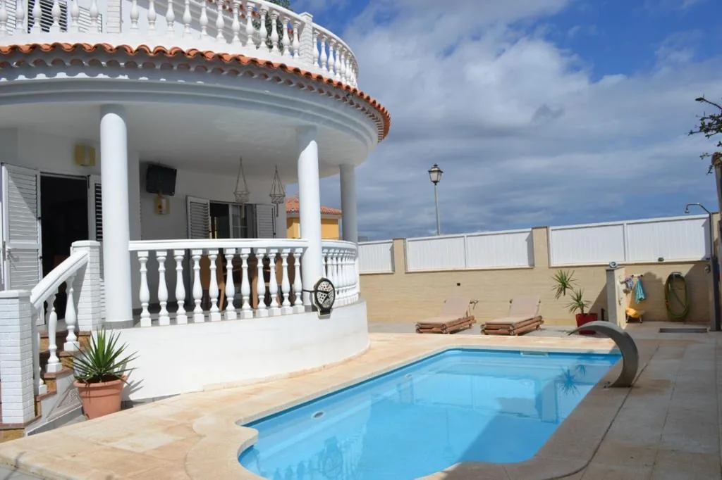 Villa con piscina privada — Villa Time For Us PRECIO ESPECIAL POR OBRA CONTIGUA