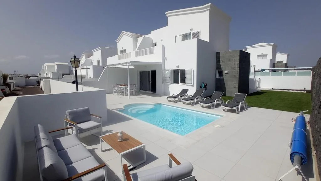 Villa 2 chambres — VILLA TRAFALGAR, magnífica casa en la costa ideal para familias que buscan tranquilidad