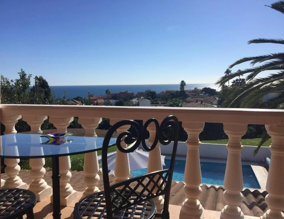 Apartamento Deluxe de 3 dormitorios con vistas al mar — Villa Tranquilla - Sea View Apartments with Pool - Walk to Beach - Family and pet Friendly