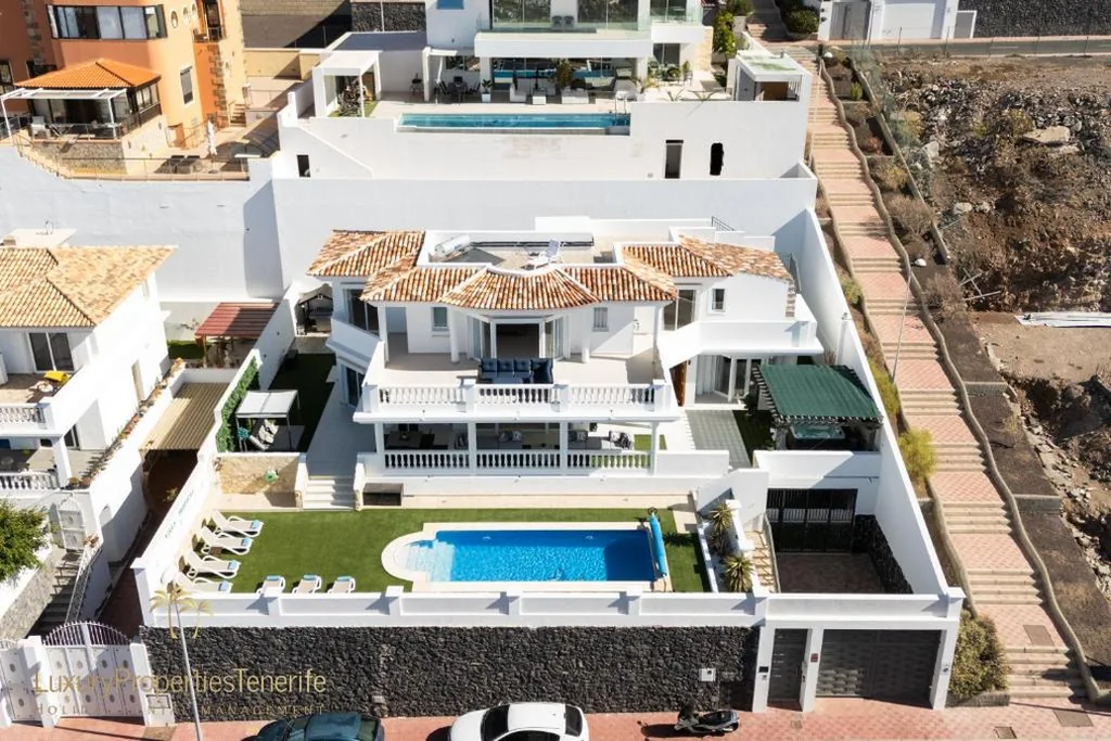 Villa — Villa Tropical