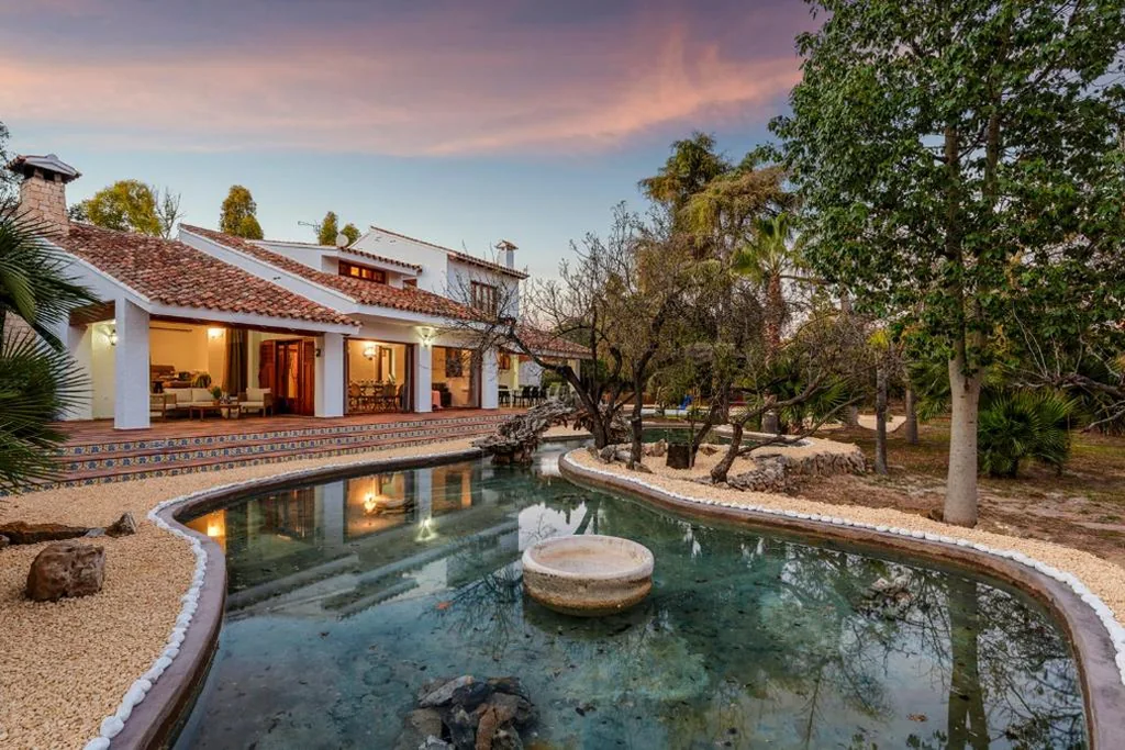 Villa Deluxe — Villa Tropical - Plusholidays