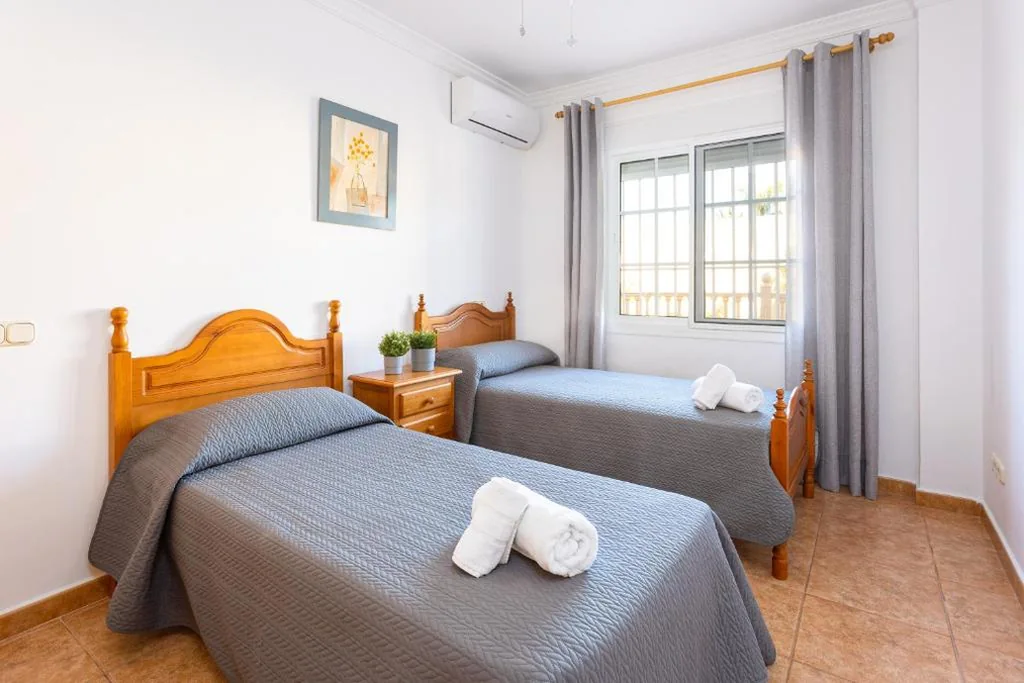 Villa Valle Mar - sea view, heated pool, steps to the beach