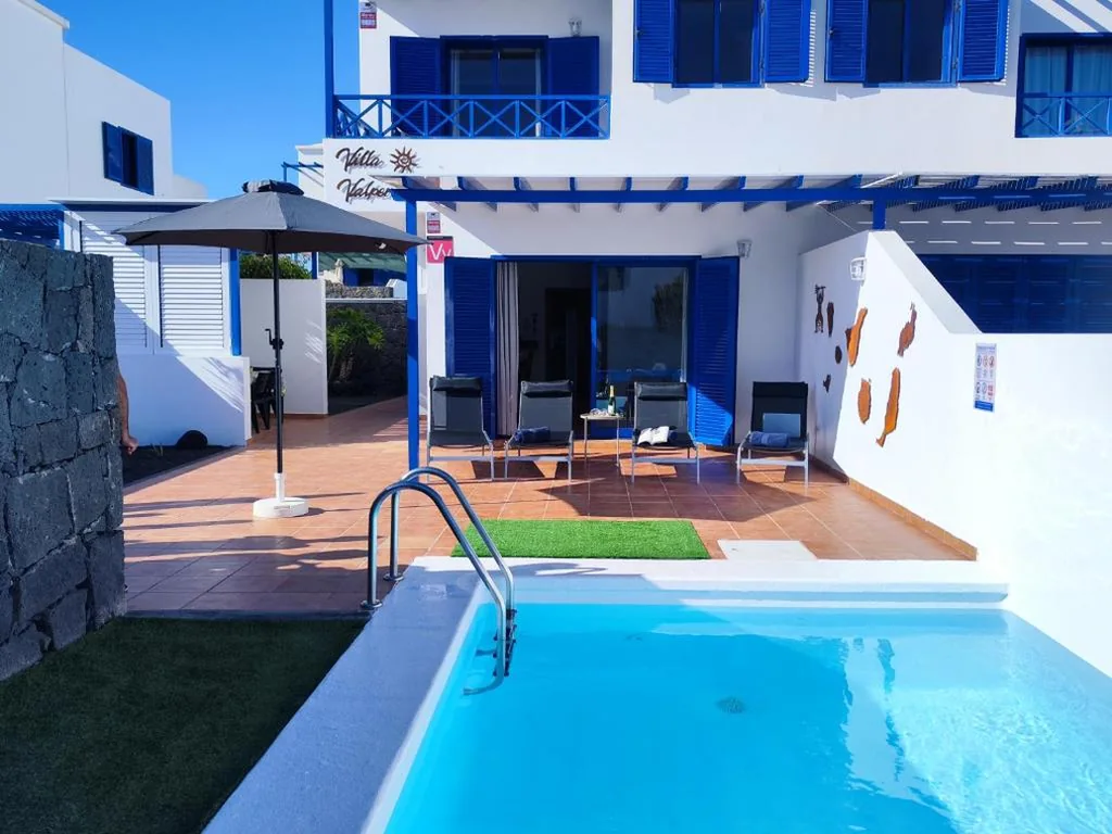 Casa de 3 dormitorios — Villa Valperal, piscina climatizada aire acondicionado posición estratégica!!