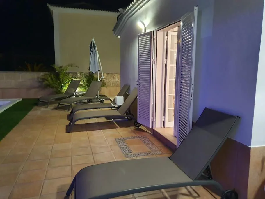 Villa Vanesa luxury private villa with a heated pool, 4 bedrooms and 4 bathrooms