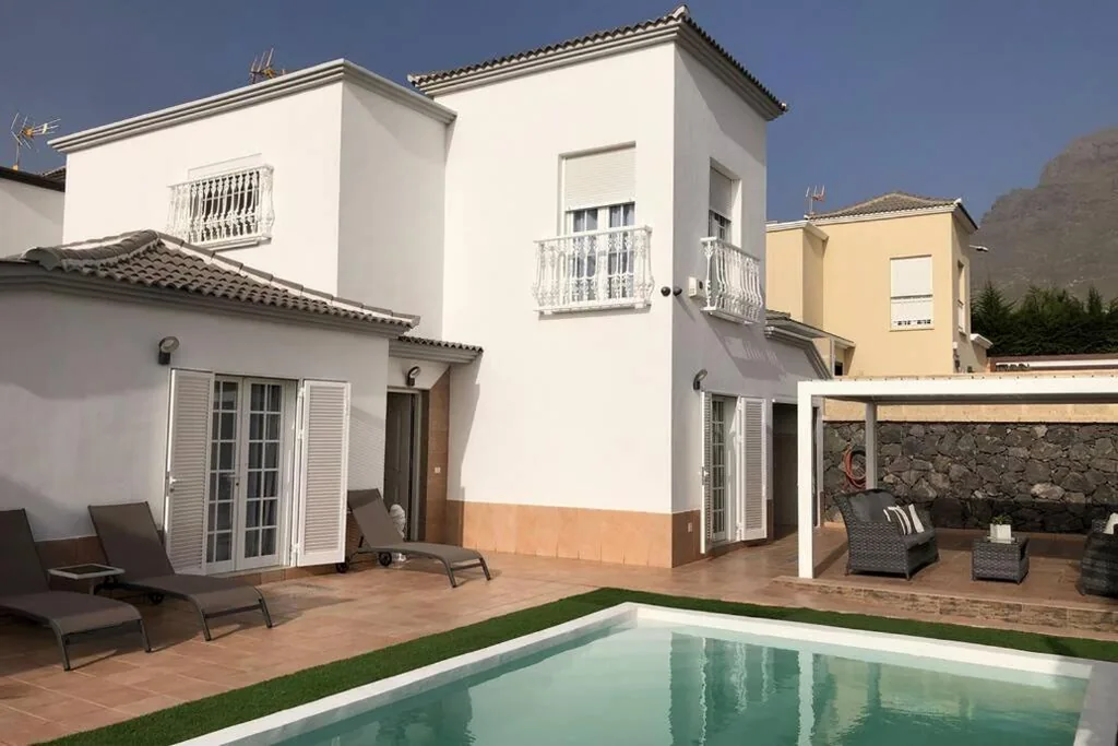 Villa — Villa Vanesa luxury private villa with a heated pool, 4 bedrooms and 4 bathrooms