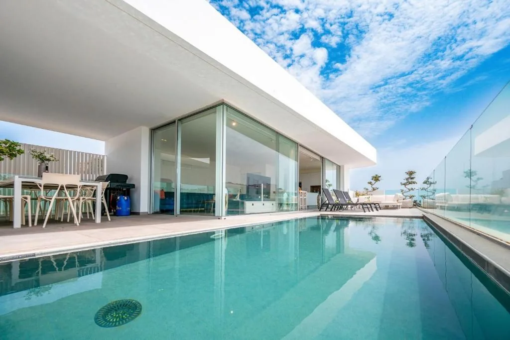 Villa Veiga with heated pool