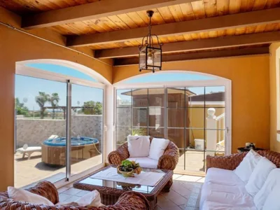 Villa Vergel with Large Private Pool Jacuzzi BBQ in frontline Caleta de Fuste Golf by Amazzzing Travel — Foto 7