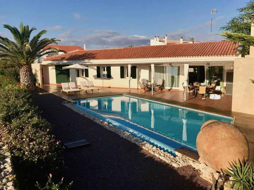 Villa — Villa Victoria
