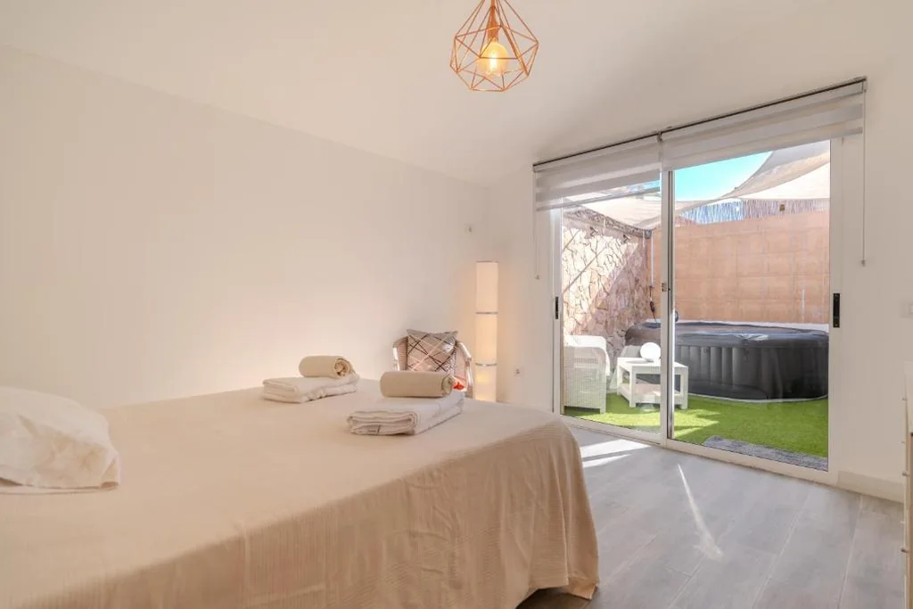 Villa Vinidum Climated Pool,Jacuzzi,Movietheather
