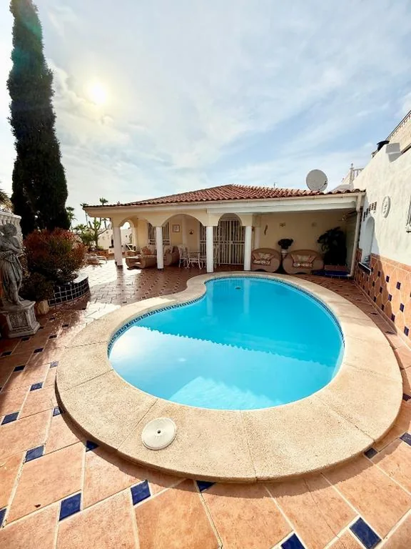 Villa avec piscine privée — Villa Violetta