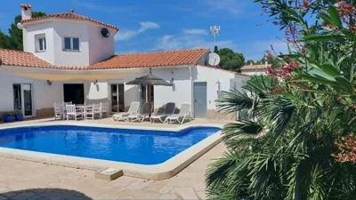 Villa voor 8 personen met zwembad — 写真 4