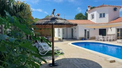 Villa voor 8 personen met zwembad — 写真 9