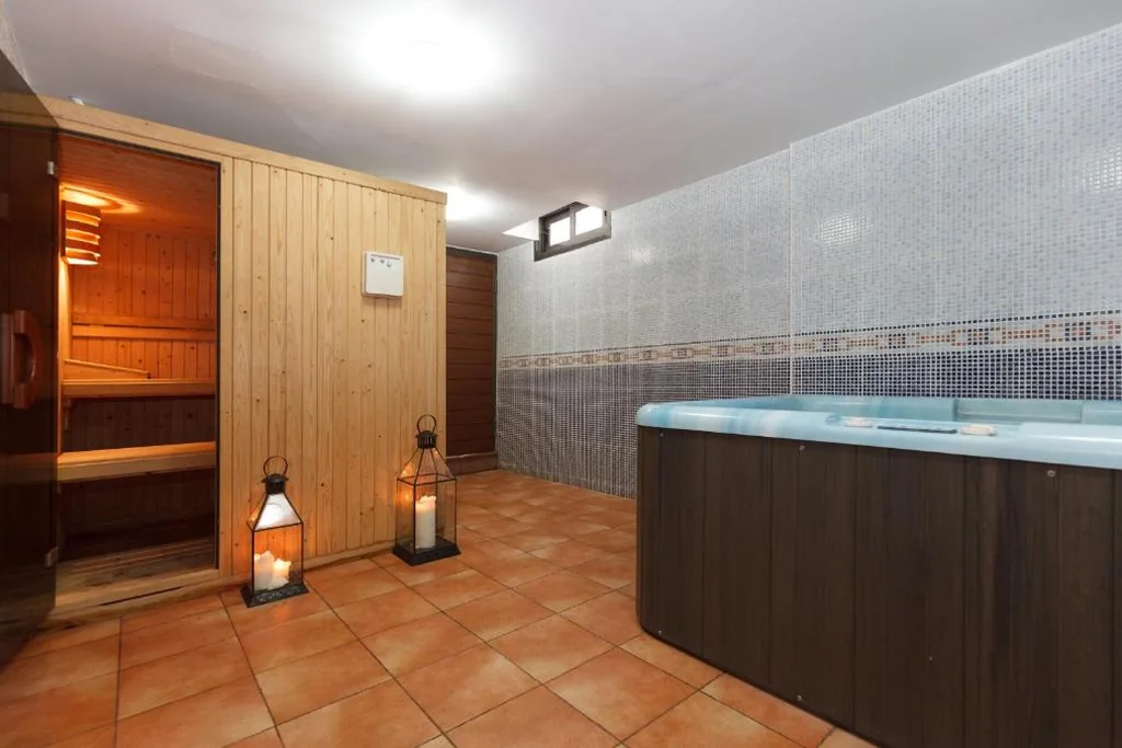 VILLA WINE EXPERIENCE Salou Center - SPA & Wine