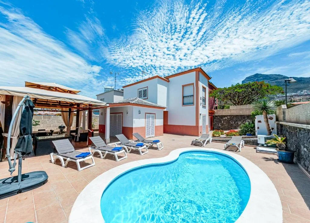 Villa mit privatem Pool — Villa with pool in Madroñal Fañabe, Costa Adeje