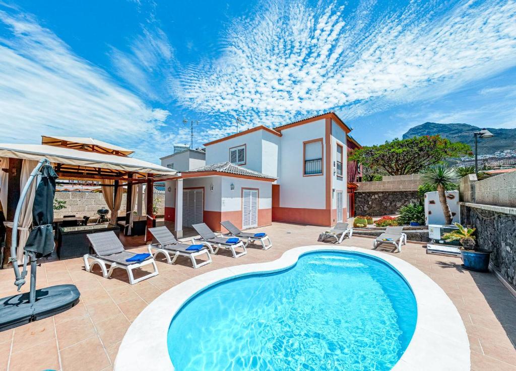Villa with pool in Madroñal Fañabe, Costa Adeje