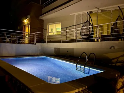 Villa with private pool, ocean & mountain views — 照片 3