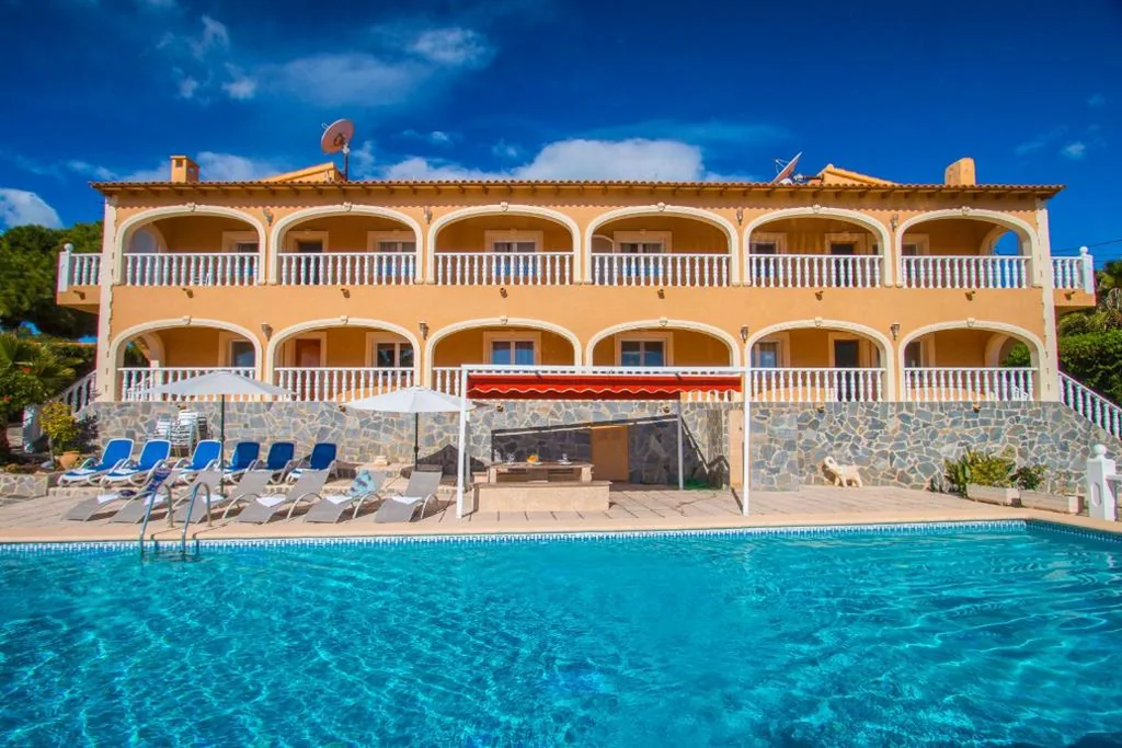 Villa Deluxe — Villa Zelda - PlusHolidays