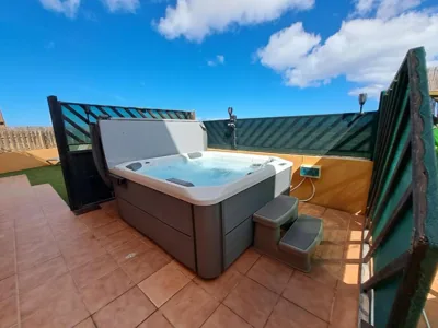 Villadunas - with Luxury Hot Tub and Tiki Roof Top Bar — Foto 3