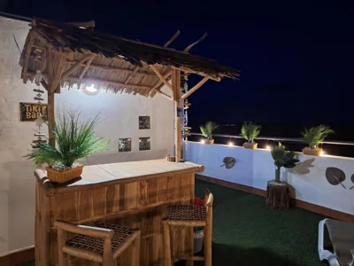 Villadunas - with Luxury Hot Tub and Tiki Roof Top Bar — Foto 12
