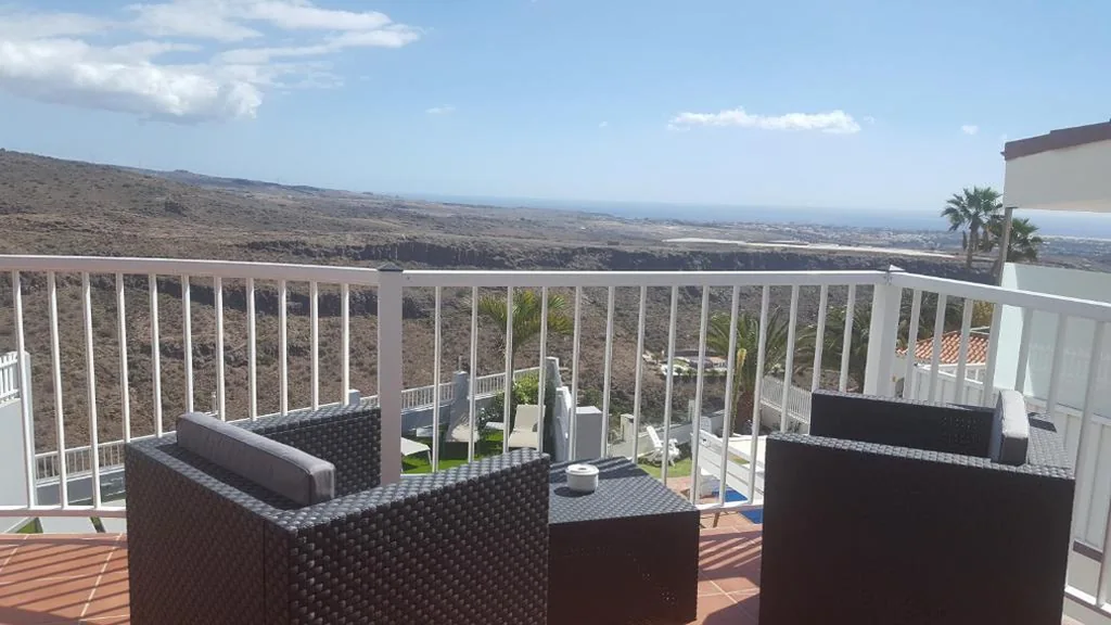 Room with King-Size Bed and Pool View — VillaFonzie Adults Only Gayfriendly