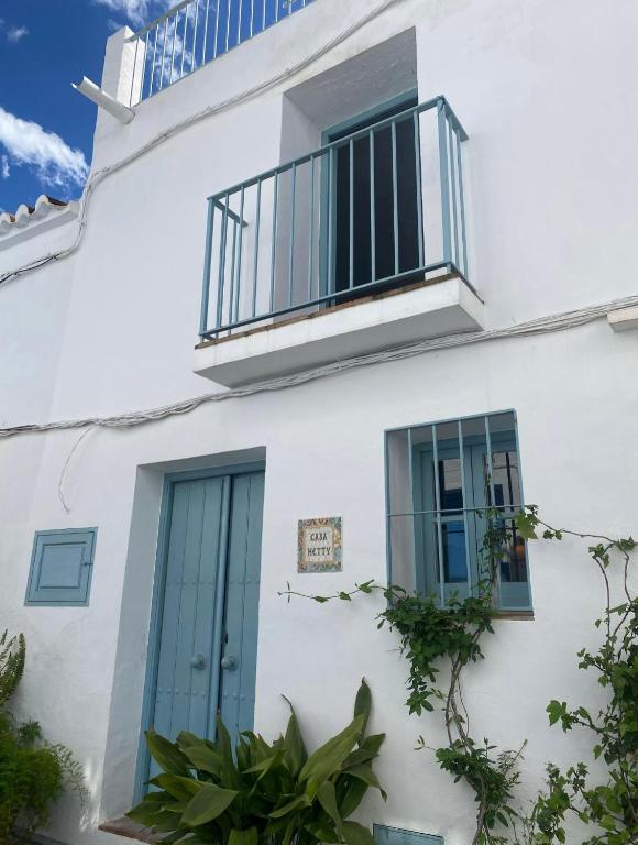 Village Town House with Sea Views and Roof Top Terrace