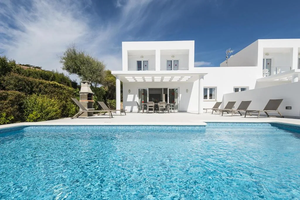 Villa con piscina privada — Villas Calan Bosch Feli by Escape Home