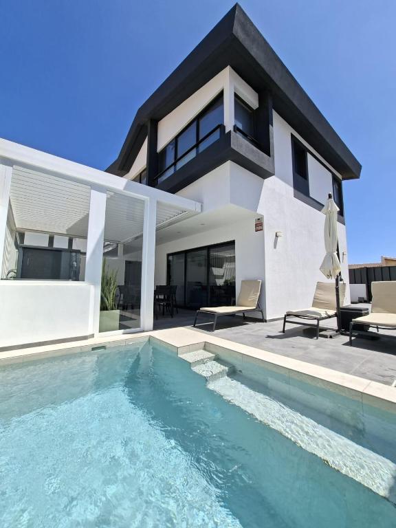 Villas Divela, Ocean View, Private & Heated Pool