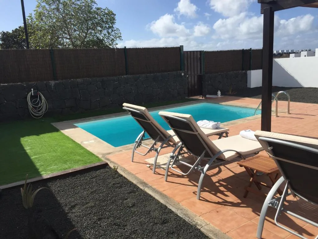 Villa con piscina privada — Villas El Partidor