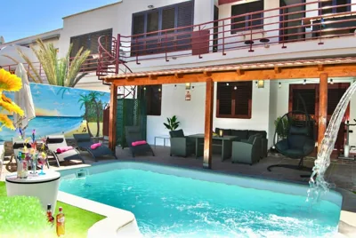 Villas Puerto Rico in front of the shopping center with private heated saltwater pool with jacuzzi function & arcade games — foto 5